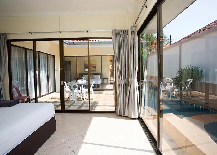 Avoca Pool Villas
